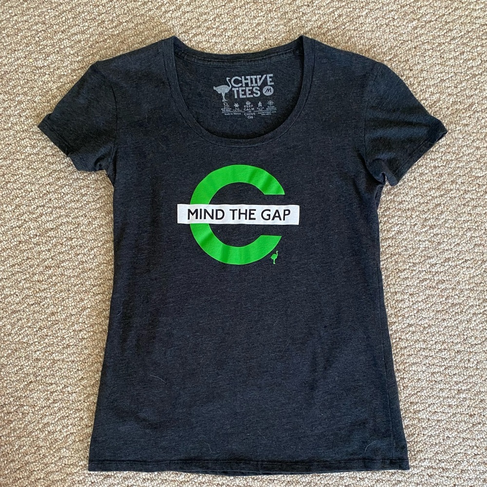 EUC Mind The Gap Chive Tee short sleeve medium women’s the chivery M KCCO